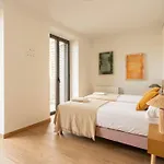 Stylish & Cozy 3-bedroom With Private Balcony Apartman *