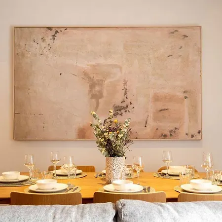 Stylish & Cozy 3-bedroom With Private Balcony Appartement *