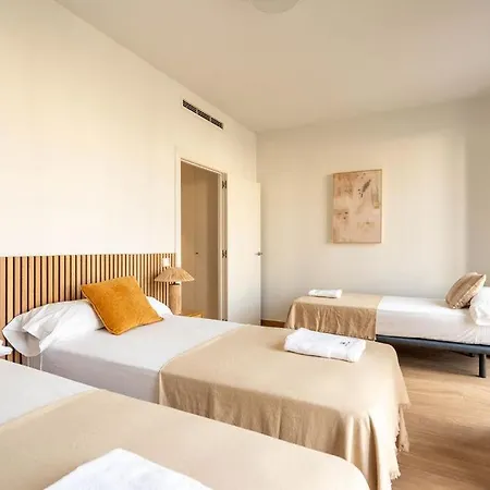 Stylish & Cozy 3-bedroom With Private Balcony *