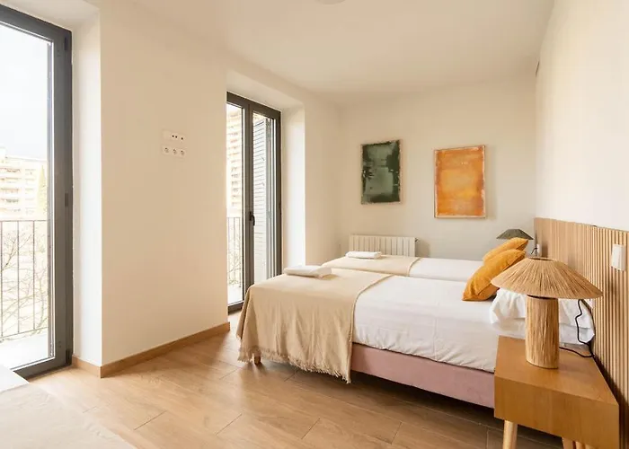 Stylish & Cozy 3-bedroom With Private Balcony Appartement *